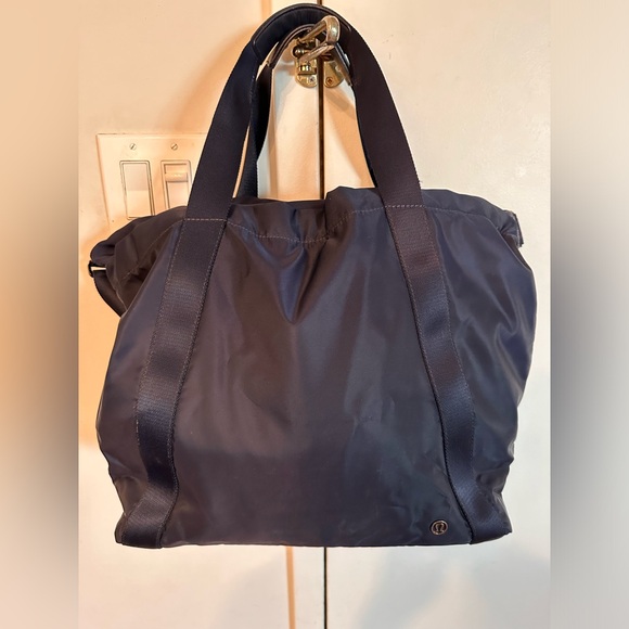 Lululemon Gym/Travel Bag - Picture 1 of 5